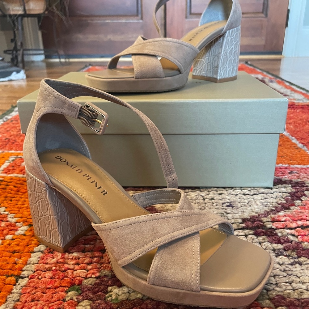Donald J. Pliner Tan Women's Sandals